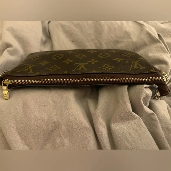 Louis Vuitton Monogram Canvas Crossbody Bag in Brown - Picture 3 of 9